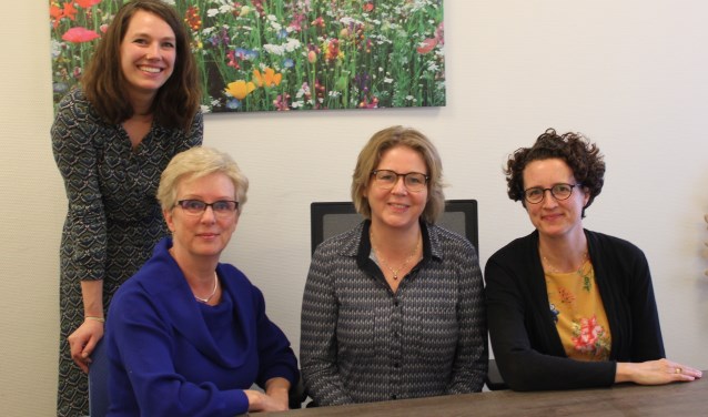 Jessica Willems (de Kleine Schans), Jeanine Schaling (Coalitie Erbij Woudenberg), Wethouder Marleen Treep, Hilda Rozendal (Gemeente Woudenberg)