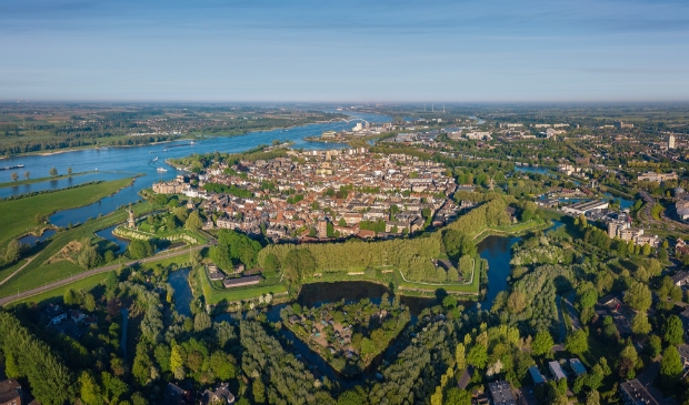 <p>De vesting Gorinchem was onderdeel van de Oude èn Nieuwe Hollandse Waterlinie</p>