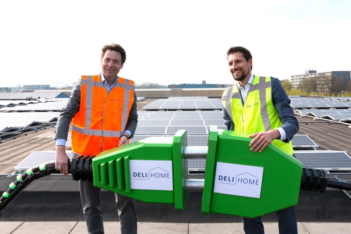 Jan-Willem Smits (CFO Deli Home) en Eelke Kraaijeveld (wethouder Duurzaamheid & Energietransitie)