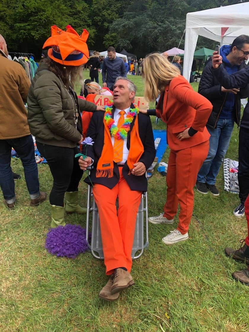Koningsdag in Doorn: foto van burgemeester Frits Naafs.