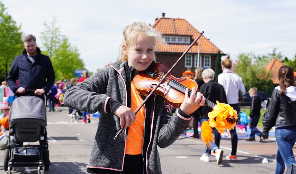 Amstelveen viert Koningsdag traditiegetrouwe met muziek en vrijmarkten in diverse wijken.