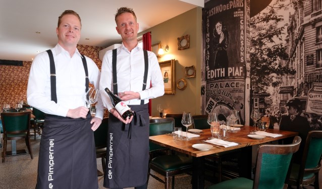 Eigenaar Stefan Berger, samen met de sommelier, van de Pimpernel.