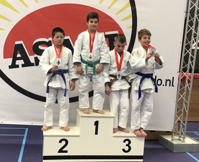 Luka Tsjkadoea, kampioen in Assen bij het Bartjetoernooi