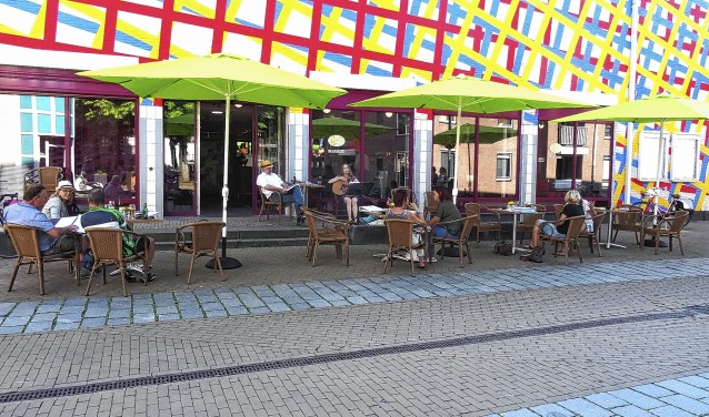 Geen gekke strepen, maar nautische of historische thema's op saaie locaties in Gorinchem
