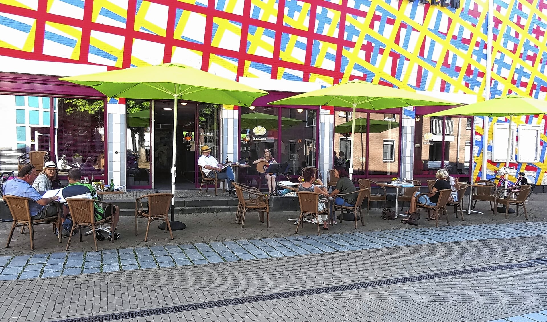Geen gekke strepen, maar nautische of historische thema's op saaie locaties in Gorinchem