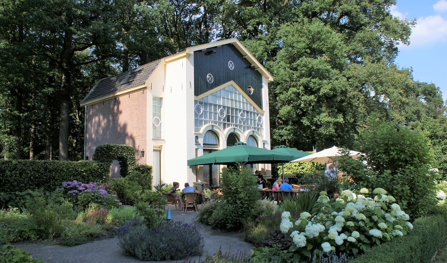 de oranjerie en theetuin van kasteel Maarsbergen