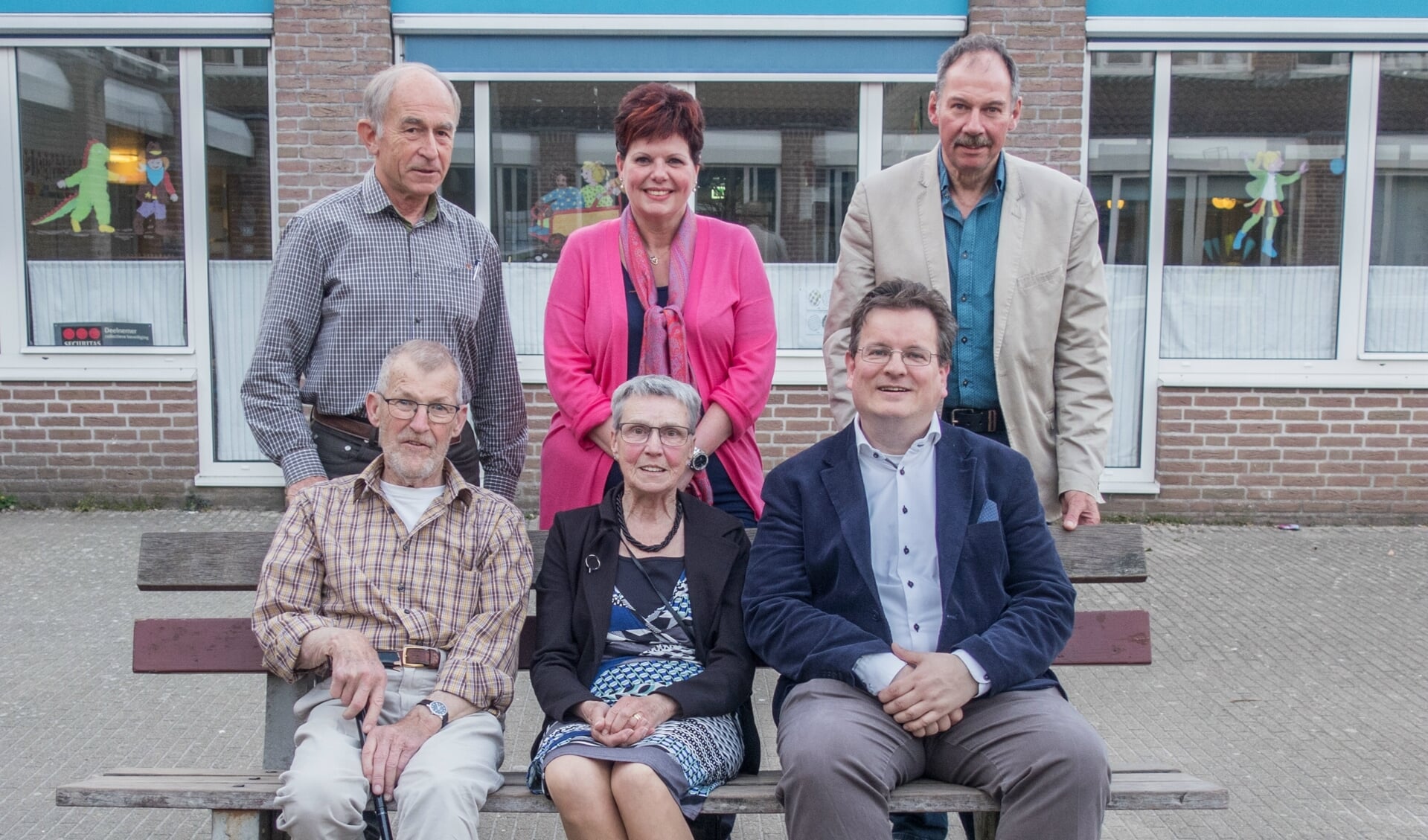 Staand van links naar rechts: Rob Eijgendaal, Astrid Schaper-Rutten, Kees Smit en zittend van links naar rechts Gilles van der Meij, Marian Versteeg en Peter Molenaar.