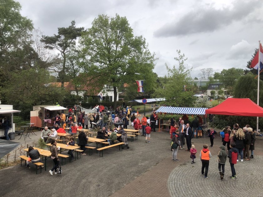 Koningsdag in Maarn: foto van burgemeester Frits Naafs.