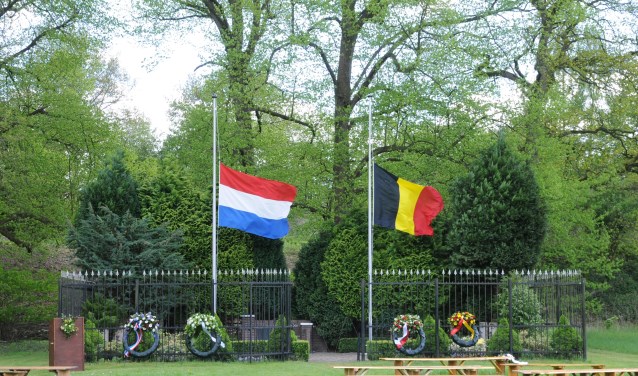 Het herdenkingsmonument op het Fort bij Rijnauwen.