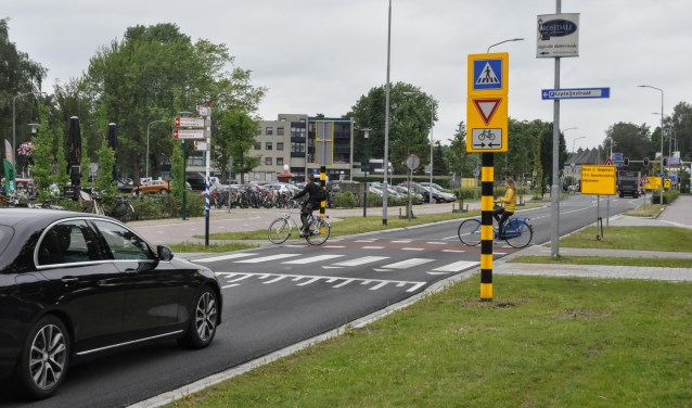 De onveilige oversteekplaats op de Burgemeester Kuntzelaan.