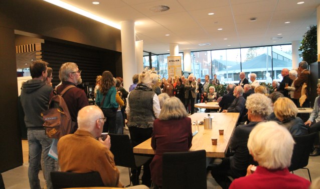 Een drukbezochte opening van de Open Atelier Route in het Huis van Leusden.