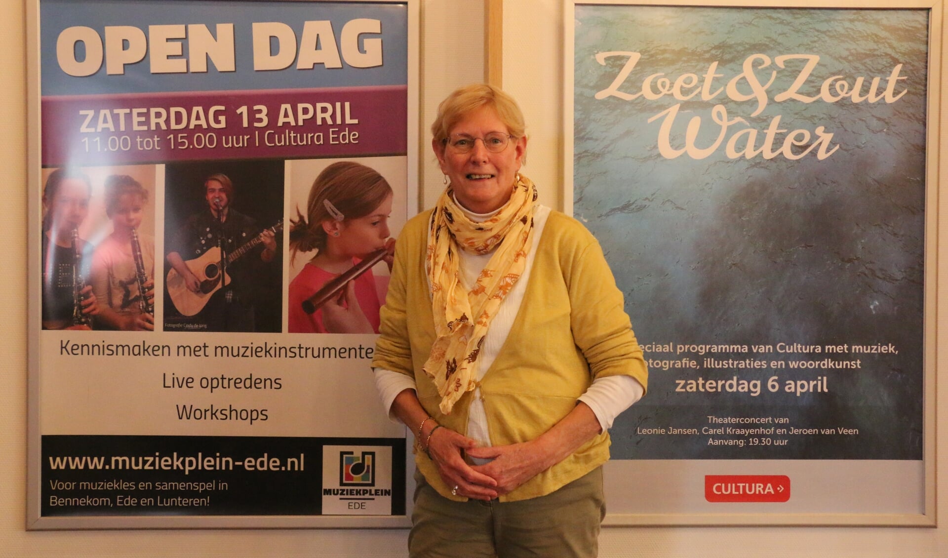 Astrid Reyns voor de posters van de open dag en het theaterconcert met een groot leerlingenorkest.