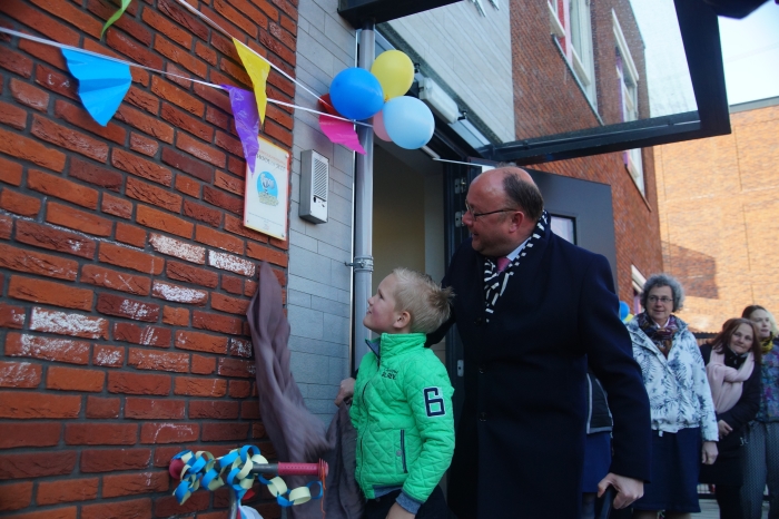 Onthulling label SCHOOl OP SEEF