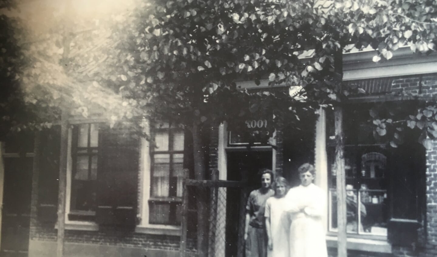 De eerste winkel van bakker Koot in 1899.