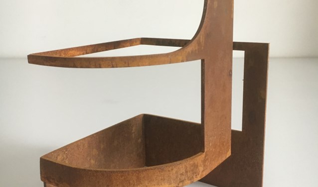 Helen Vergouwen, 552 (Ode aan Ad Dekkers), 2019; cortenstaal; 13 x 13,5 x 20cm (oplage 10)
