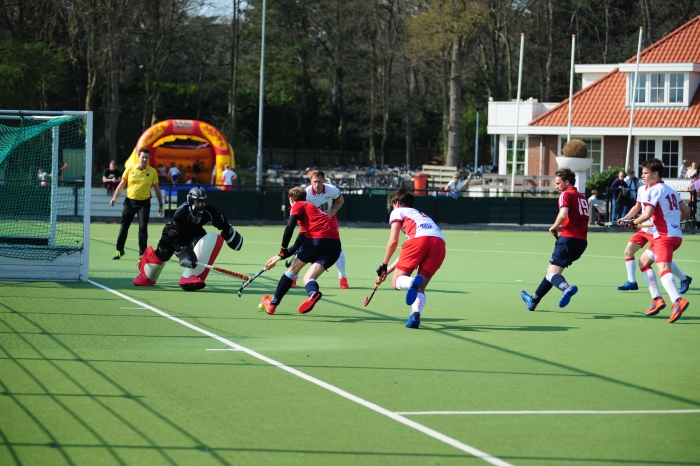 VVV verdient een strafcorner na een fraaie aanval