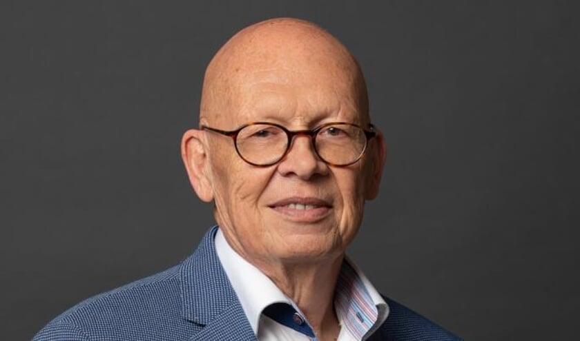 Wethouder Dick van Zanten houdt zich bezig met het crematoriumdossier.