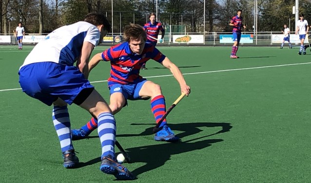 Het tweewekelijkse hockeyverslag is van de hand van Hans van Leeuwen.