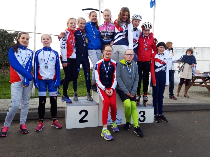 Isa Leroy, Anna Jochemsen en Lotte Bergsma reden goed bij de dames kadetten
