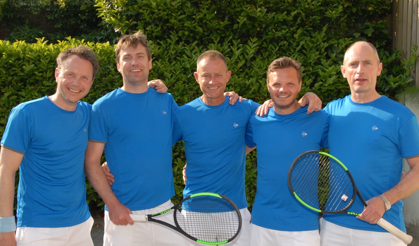 Het team van TV Soest-Zuid met v.l.n.r. Oscar Deteman, Roderick Berendes, Xander de Groot, Thomas Lagerweij en Gerard van Bentum.