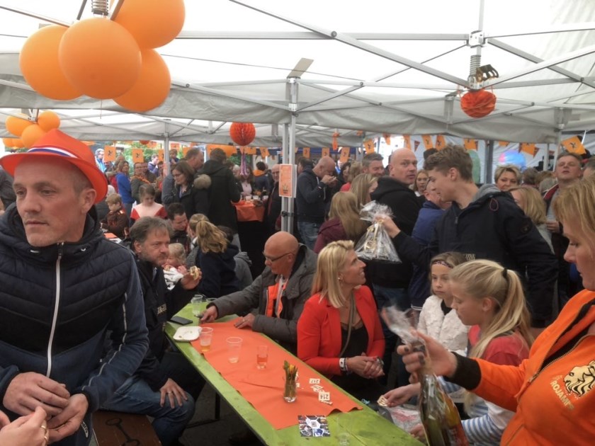 Koningsdag in Maarsbergen: foto van burgemeester Frits Naafs.