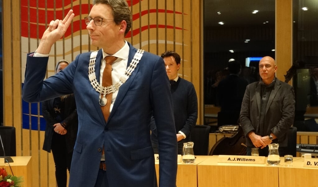 Tjapko Poppens bij zijn herbenoeming als burgemeester van Wijk bij Duurstede.