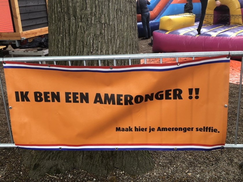 Koningsdag in Amerongen: foto van burgemeester Frits Naafs.