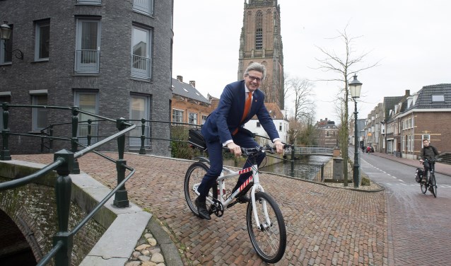 De burgemeester van Amersfoort spreekt vol lof over zijn inwoners. ,,Samen gaan we er iets moois van maken, daar ben ik van overtuigd. Wij, met z'n allen. Wij, Amersfoort."