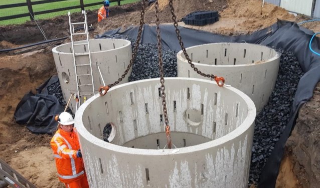 Enorme infiltratieputten liggen onder het nieuwe wegdek en beschermen Amerongen tegen wateroverlast.