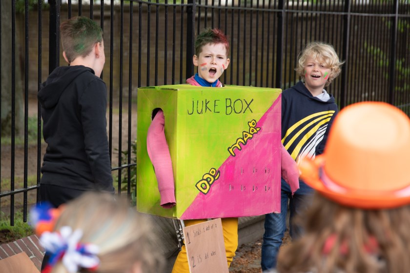 Driebergen: Deze enthousiaste jongens werden zelf een jukebox met liedjes van Doe Maar.