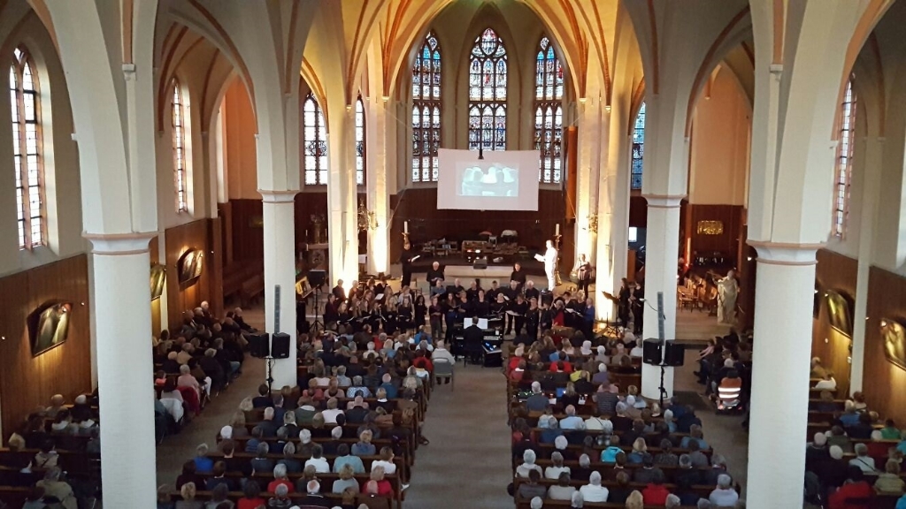<p>Een volle RK Kerk vorig jaar. </p>