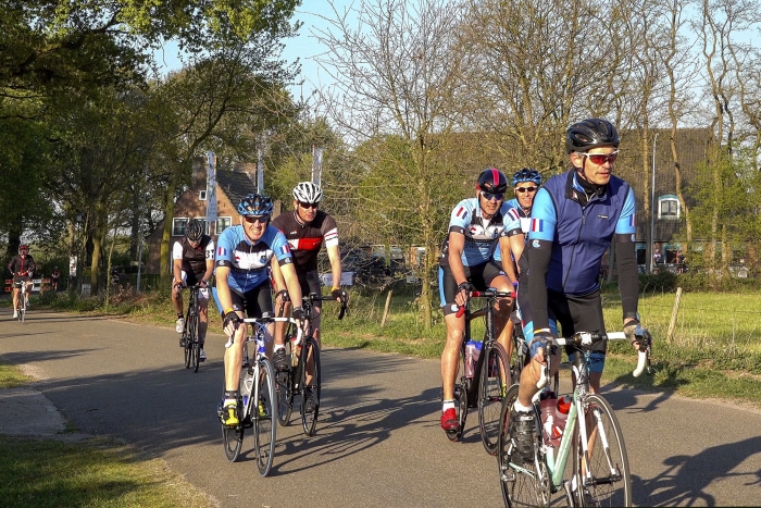 Fietsers bij de start van Tour de Haute Veluwe