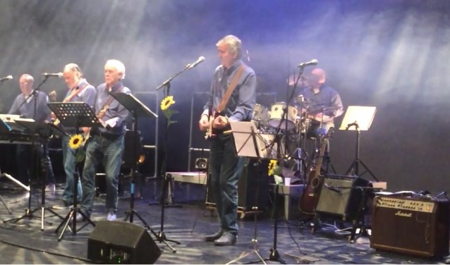 Sixties Generation tijdens optreden in Icoon Theater Vathorst.