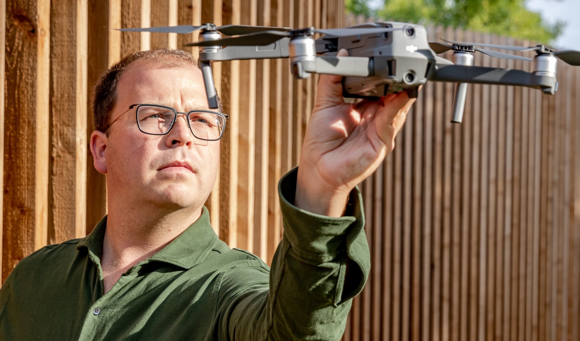 Jeroen van Woudenberg beschikt over de nodige certificaten om een drone in te zetten.
