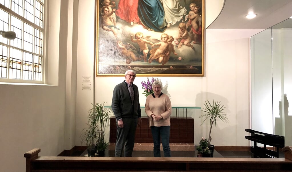 Kees Hoogendoorn en Josephine van Pampus, respectievelijk voormalig en huidig voorzitter van de jubilerende Raad van Kerken.