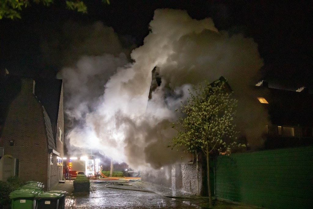 Om 0.45 uur werd er brand gemeld in een woning aan het Mesdagplein.