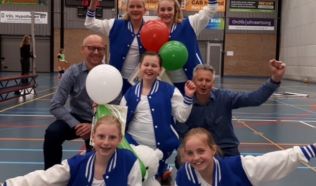 <p>Ron Zwerver geeft een lezing bij volleybalclub Vridos</p>