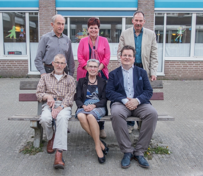 Staand van links naar rechts: Rob Eijgendaal, Astrid Schaper-Rutten, Kees Smit en zittend van links naar rechts Gilles van der Meij, Marian Versteeg en Peter Molenaar.