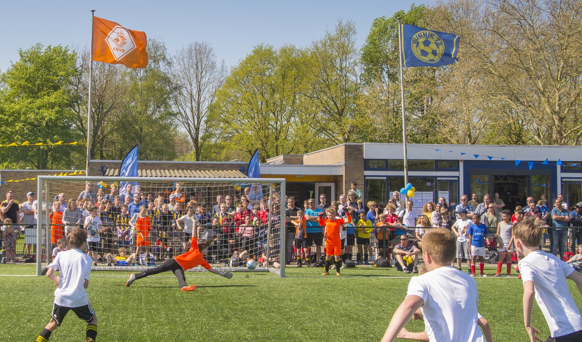 Finale Bunnik '73 JO 11-1 tegen Odijk JO11-1 gewonnen door Odijk middels penaltys tijdens het Peter Zandkuijl en Hans Martijn Ostendorp jeugdtoernooi. 