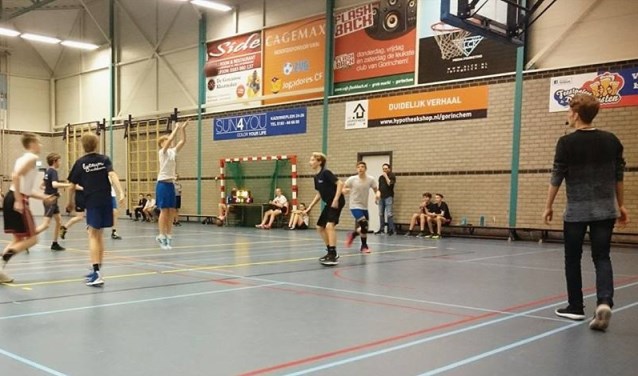 Basketbal is een sport voor bijna alle leeftijden. Bij Goba kun je al vanaf 8 jaar meespelen.