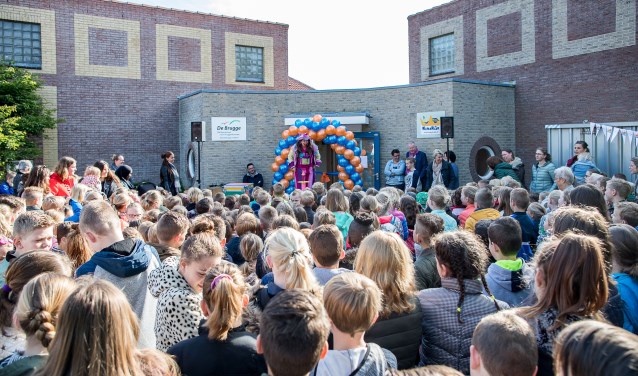 De officliële opening werd door een clown verricht