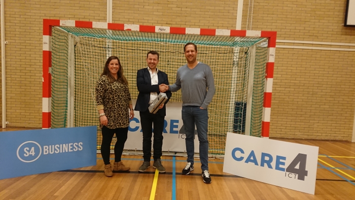 Borden van sponsor S4BUSINESS & Care4ICT.
