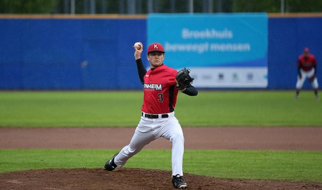 Pitcher Martijn Schoonderwoerd speelt een goede wedstrijd.