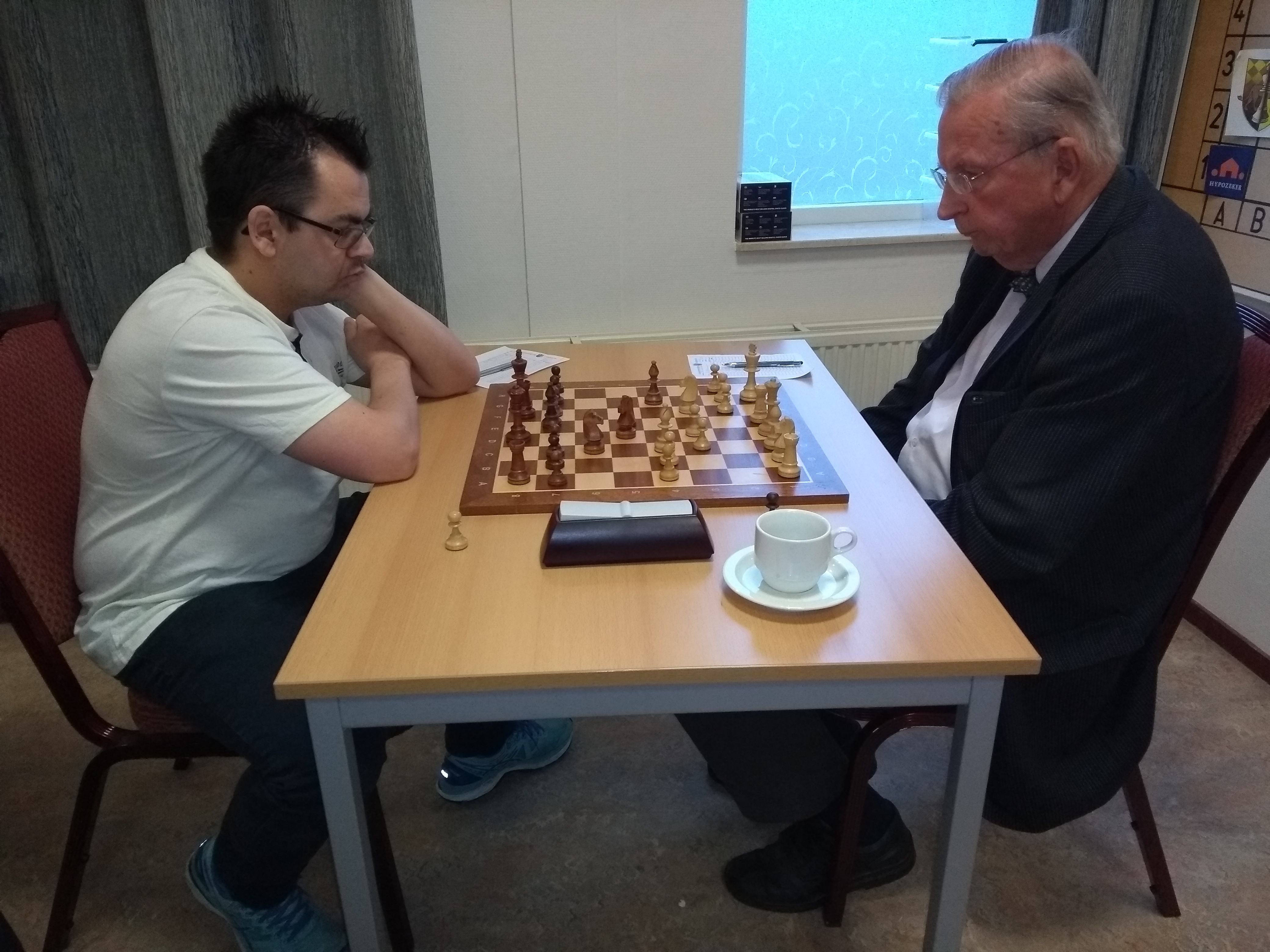 Hans Vink (l) spelde keurig remise