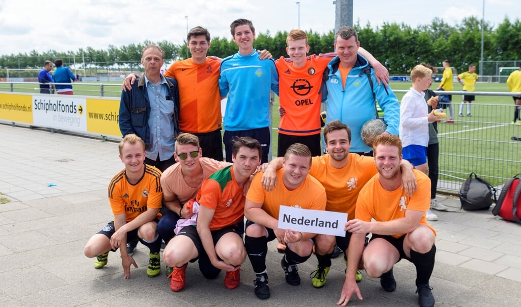 Het Nederlandse team is één van de 16 deelnemende voetbalteams