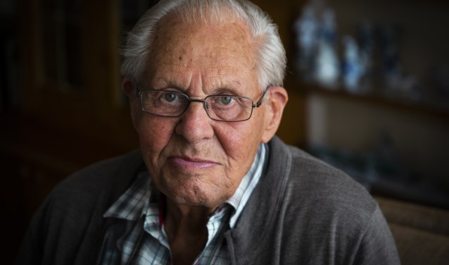 Leendert van Vliet zal vanavond, zaterdag 4 mei, de oorlogsslachtoffers herdenken, onder wie zijn broer, zijn neef en schoonvader, bij het oorlogsmonument in Kootwijkerbroek.