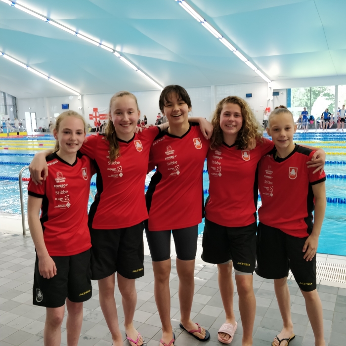 Daniek Willemse, Femke Doorenbos, Angela Whitney, Tess Bemer en Rhodee van den Ham!