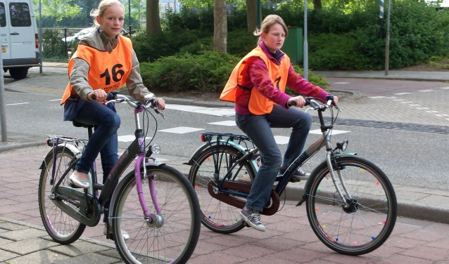 Verkeerseducatie en toetsen van kennis helpen bij verbeteren fietsverkeersveiligheid.