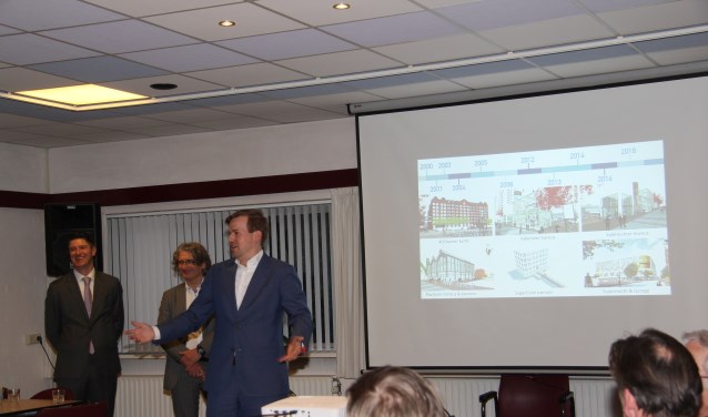 Het duodorp wordt bijgepraat over de ontwikkelingen op Sugar City.