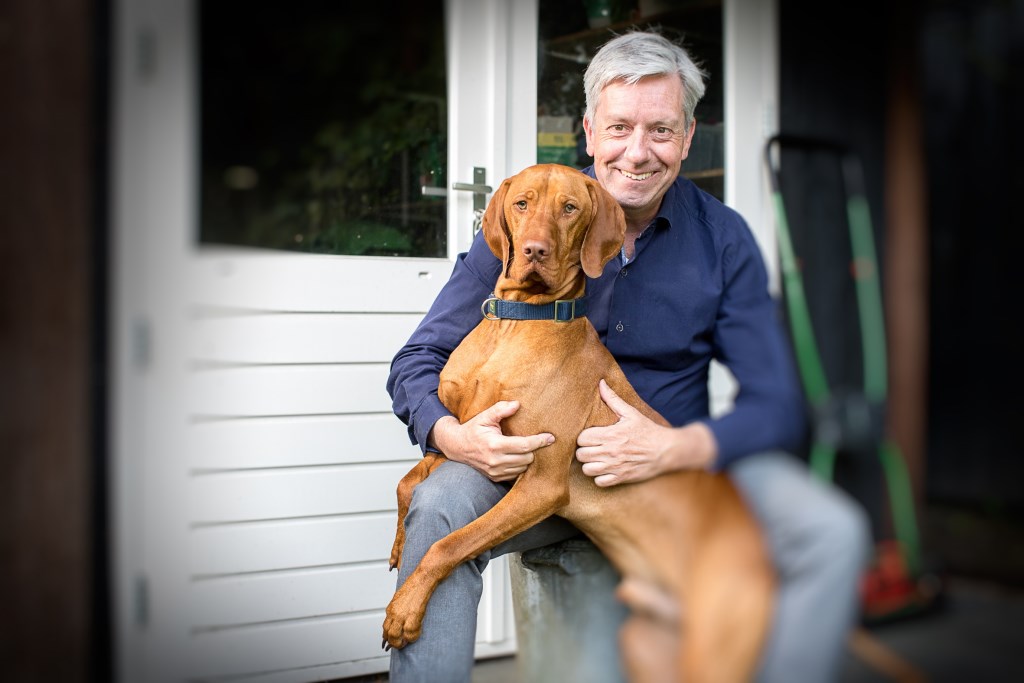 Lars Hogendoorn met Vizsla Elmo.